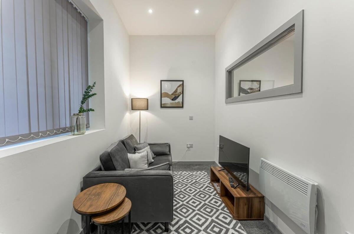 Modern 1 Bedroom Apartment In Dudley Бріерлі-Гілл Екстер'єр фото